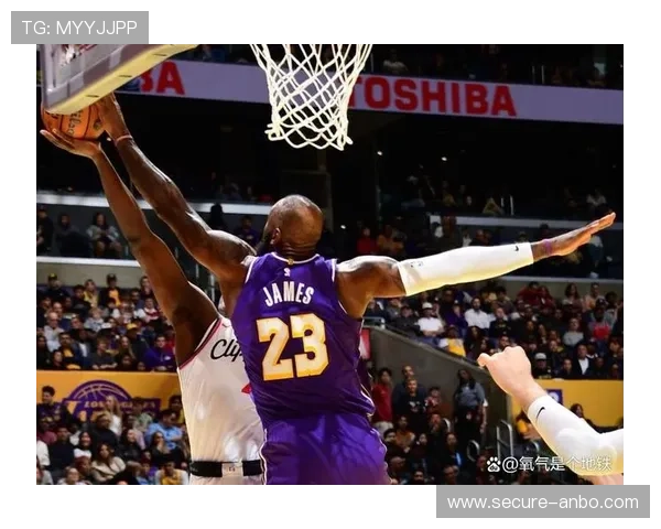 湖人逆转勇士夺关键胜利詹姆斯助攻创新高全场焦点