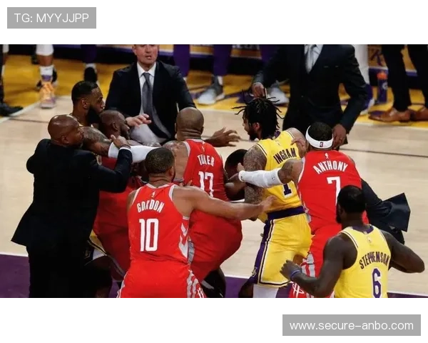 詹姆斯关键时刻带队逆转勇士 湖人连胜势头持续升温